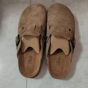 New Boodles Boston women's brown suede slippers